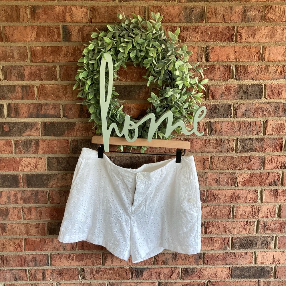 { FADED GLORY } NWOT White Floral Eyelet Shorts
